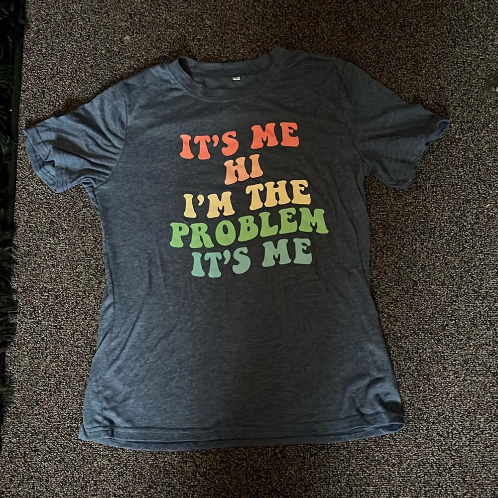 Taylor Swift T-shirt the T-shirt has been worn